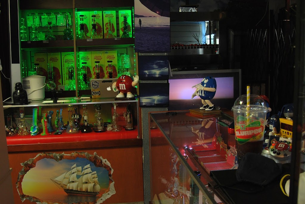 Nirvana Bong Shop | 829 Admirals Rd, Victoria, BC V9A 2P1, Canada | Phone: (250) 893-1002