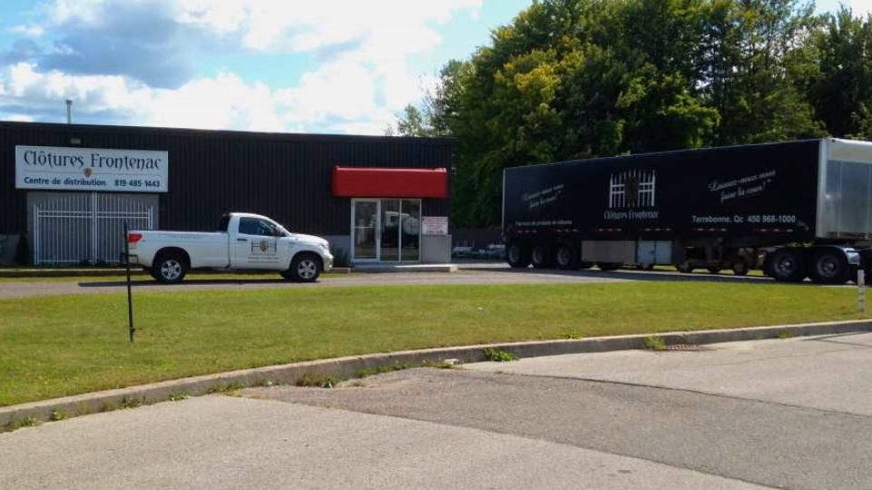 Clôture Régionale (Centre de Distribution) | 10 Rue de la Place-de-Templeton, Gatineau, QC J8R 3Y5, Canada | Phone: (819) 663-5757
