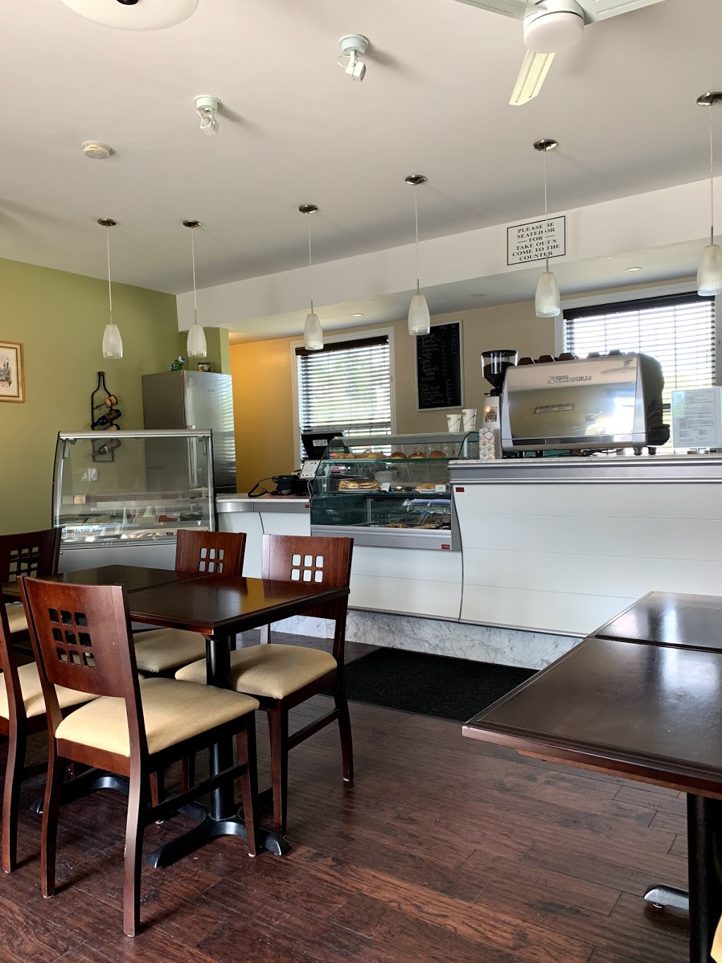 Roksy’s Cafe | 1130 Muskoka District Road 169, Gravenhurst, ON P1P 1G7, Canada