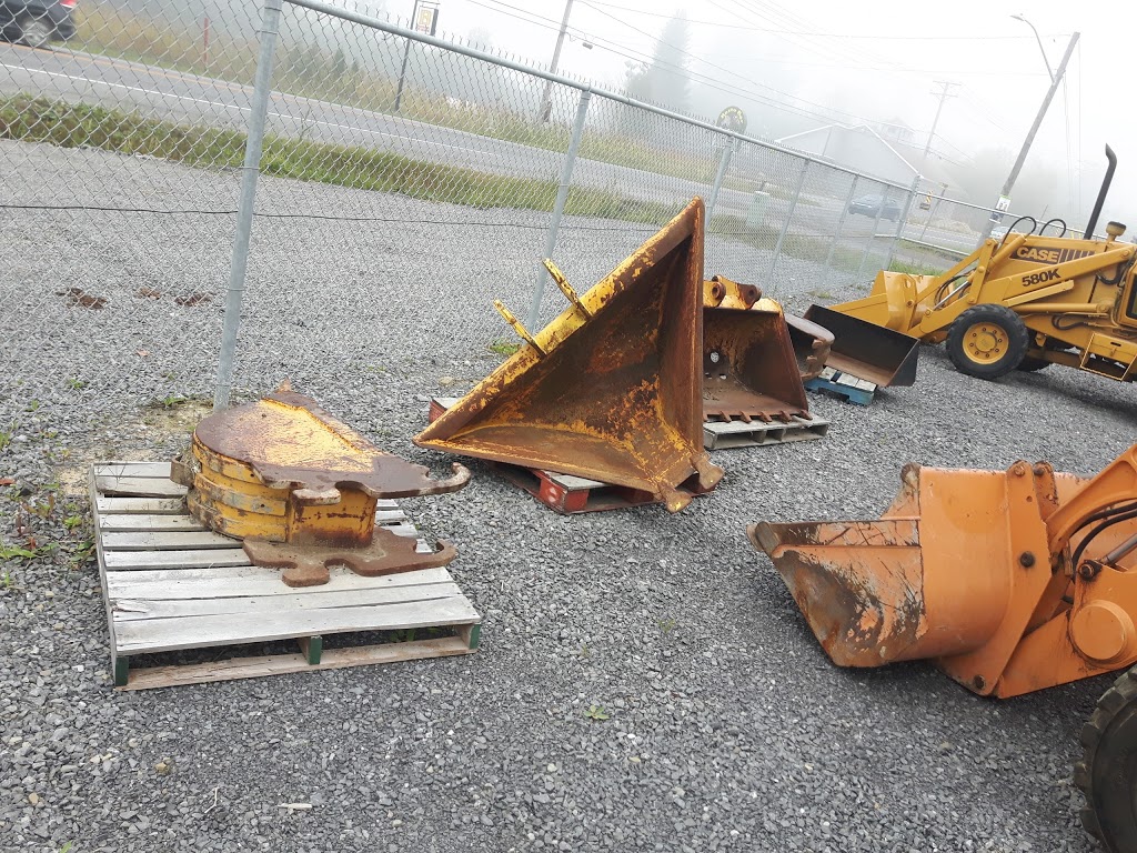 Tracteur 125 | 2115 QC-125, Sainte-Julienne, QC J0K 2T0, Canada | Phone: (450) 831-8448