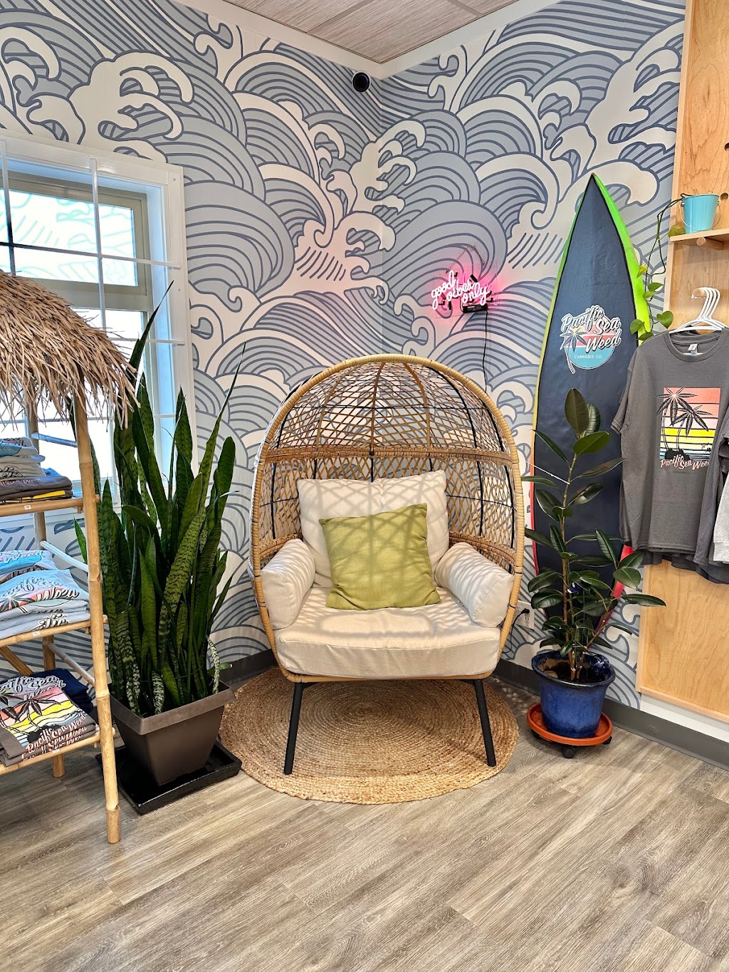 Pacific Sea Weed Cannabis Co. | Glenmore Rd #2207-C, Campbell River, BC V9H 1E1, Canada | Phone: (778) 420-0420