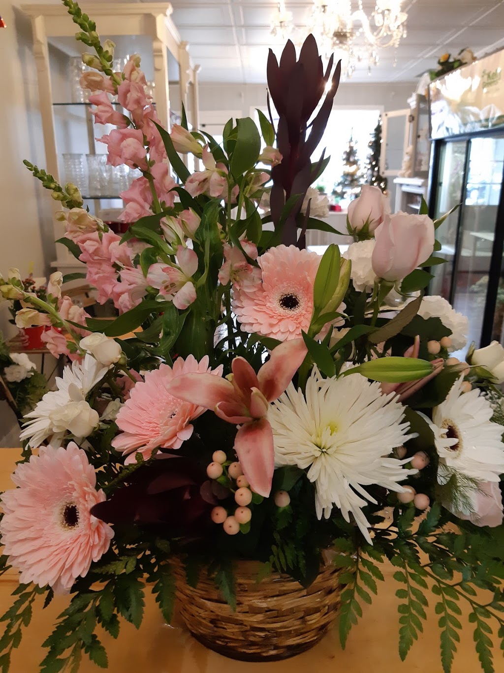 Kelly Greens Flower & Gift Shop | 20 Grand Ave S unit 101, Cambridge, ON N1S 2L4, Canada | Phone: (519) 621-5210