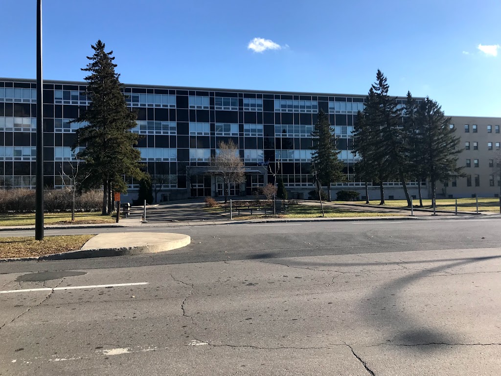 École secondaire Marie-Anne | 100 Rue Sauvé E, Montréal, QC H3L 1H1, Canada | Phone: (514) 596-5460