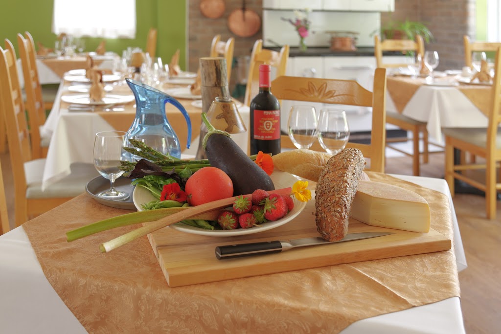 Restaurant Le Dialogue Enr | 2521 Route Louis-Cyr, Saint-Jean-de-Matha, QC J0K 2S0, Canada | Phone: (450) 886-5519
