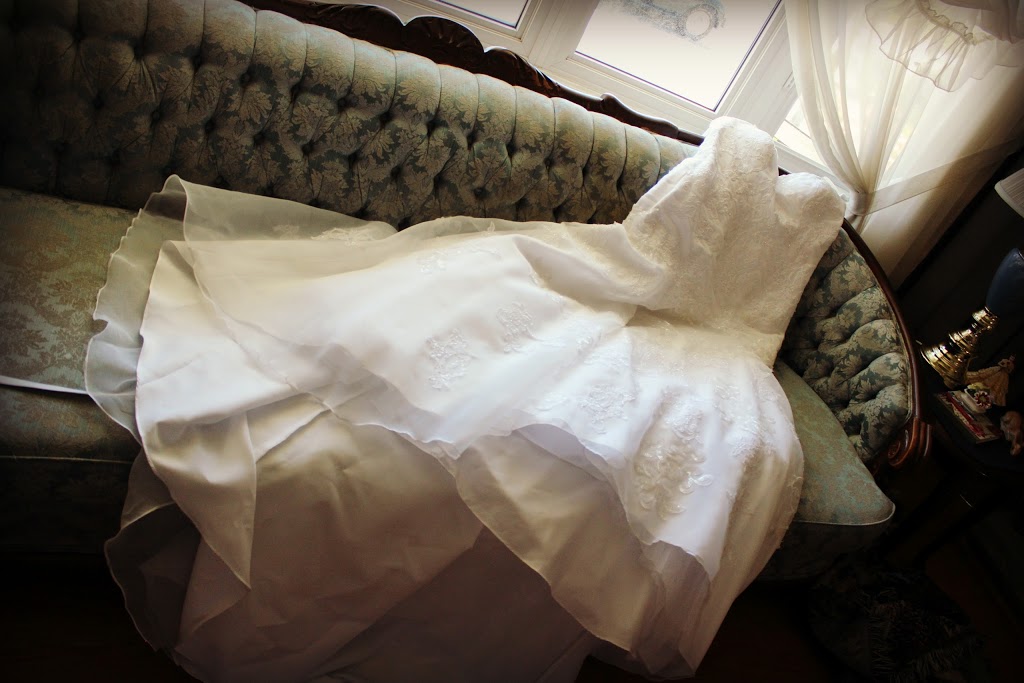 Seams Pretty by Anita | 571 Longworth Ave, Bowmanville, ON L1C 0H3, Canada | Phone: (905) 410-0014