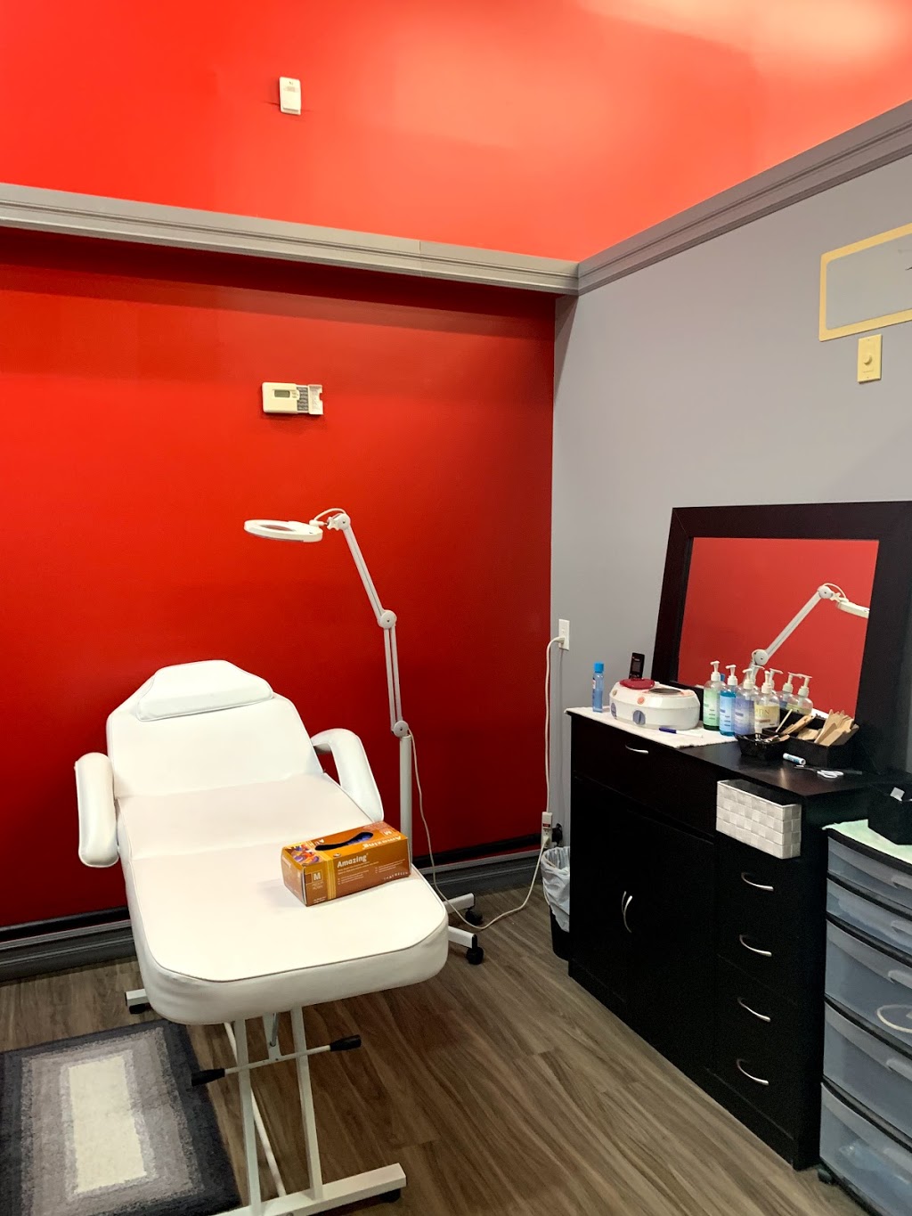 Shades Tanning Spa | 16 Seacliff Dr E Unit 300, Leamington, ON N8H 2L2, Canada | Phone: (519) 997-4906
