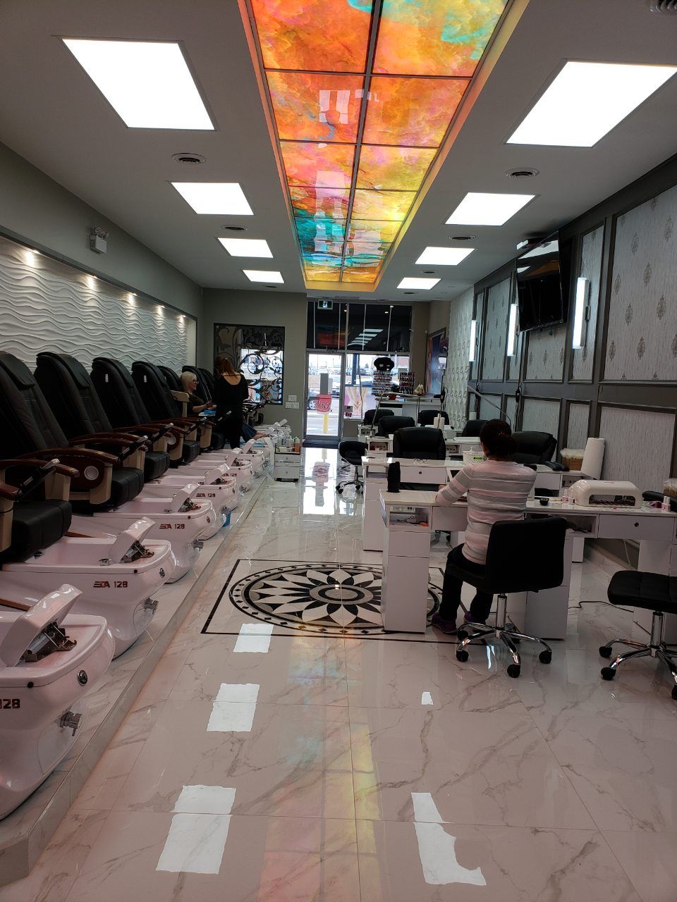LAmour Nails | point of interest | 115 First Commerce Dr C3, Aurora, ON L4G 0G2, Canada | 9055036020 OR +1 905-503-6020