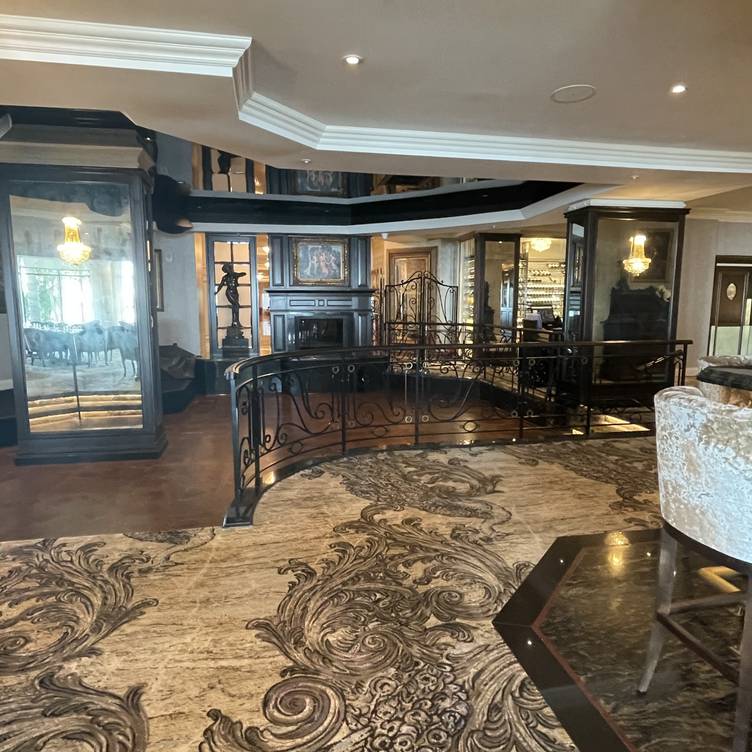 Villa Elina | 21700 Route Transcanadienne, Vaudreuil-Dorion, QC J7V 8P7, Canada | Phone: (450) 510-6607