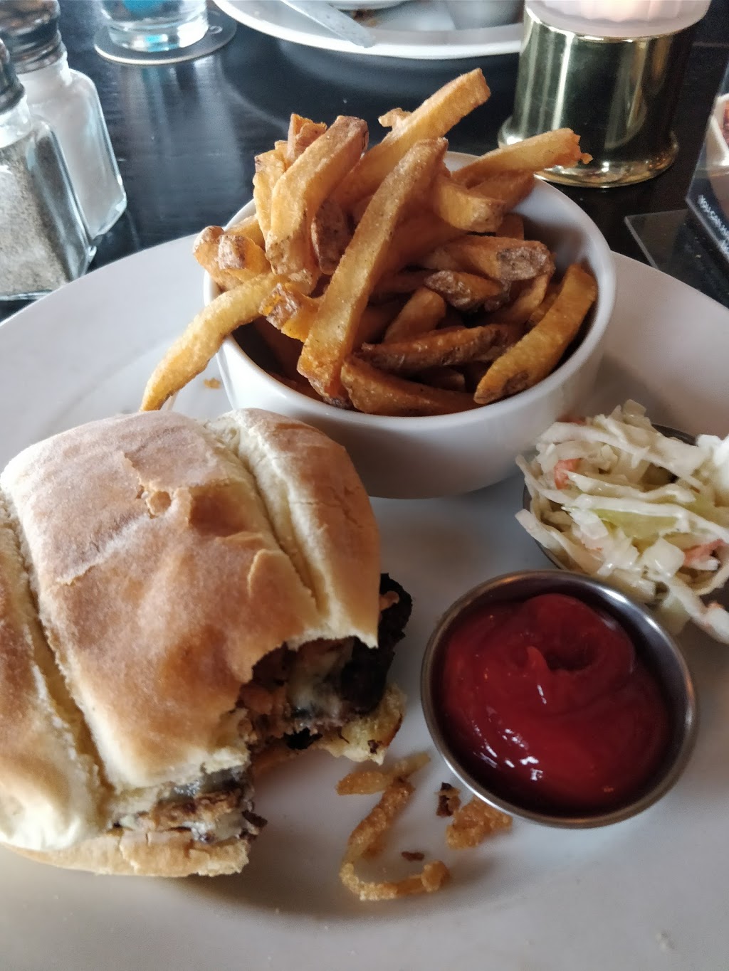 Finbars Portland Hills | 635 Portland Hills Dr, Dartmouth, NS B2W 0J7, Canada | Phone: (902) 444-7654