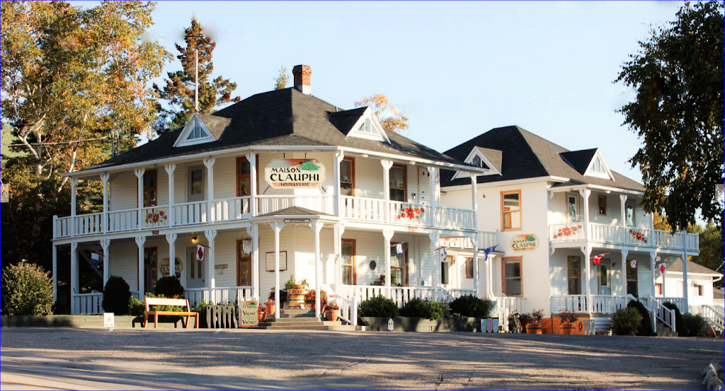 Maison Clauphi | 188 Rue des Pionniers, Tadoussac, QC G0T 2A0, Canada | Phone: (418) 235-4303