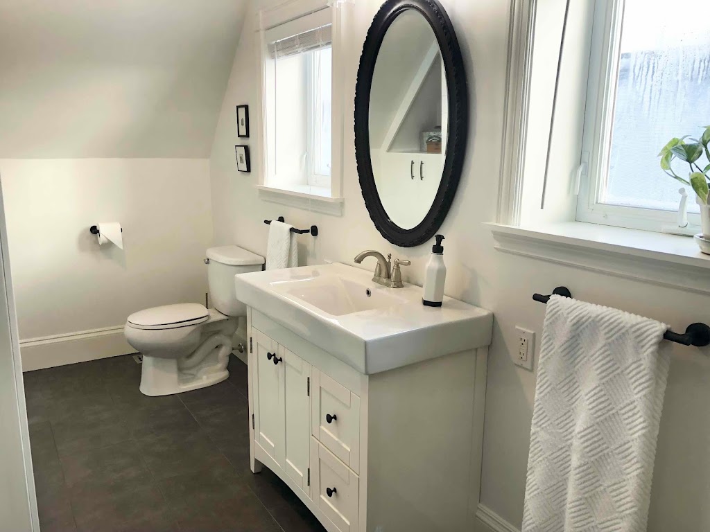 Manor on the Pond | 440 Pond Rd, Little Pond, PE C0A 2B0, Canada | Phone: (902) 330-3623