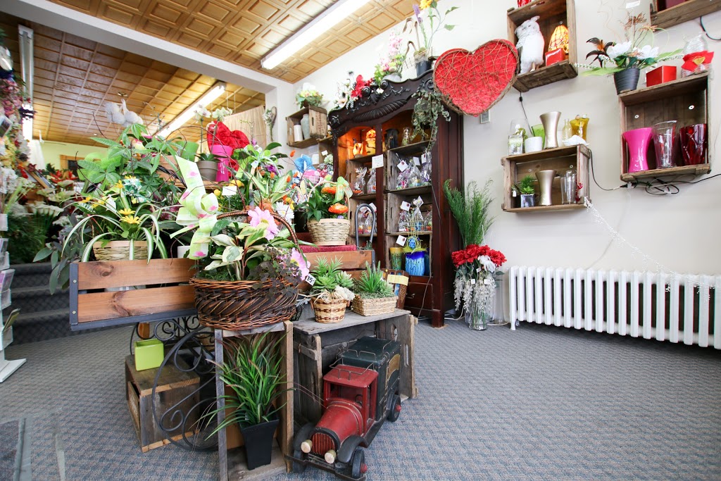 Maison Montcalm Fleuriste | 210 Rue York, Granby, QC J2G 2B8, Canada | Phone: (450) 372-3925