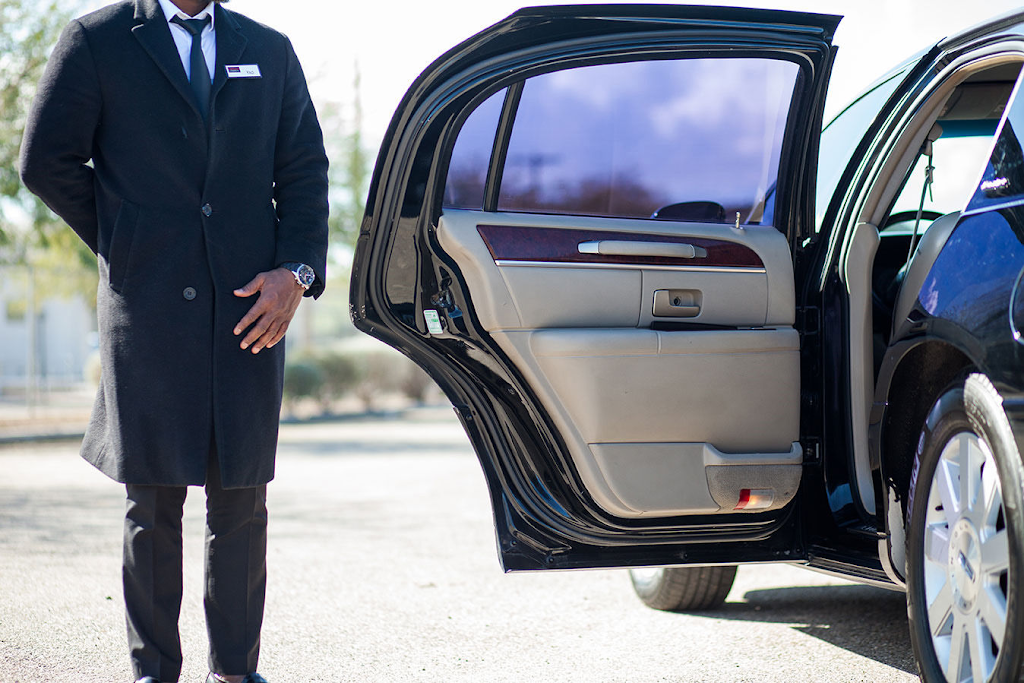 Airport Limo Service Hamilton | 1208 Upper Wentworth St, Hamilton, ON L9A 5G2, Canada | Phone: (289) 659-3786