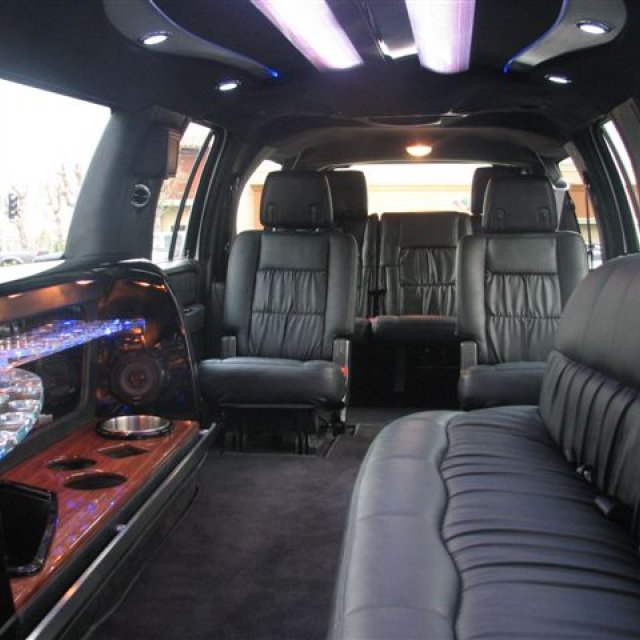 Fantasy Line Limousine | 352 Third Line, Oakville, ON L6L 4A4, Canada | Phone: (905) 901-0895