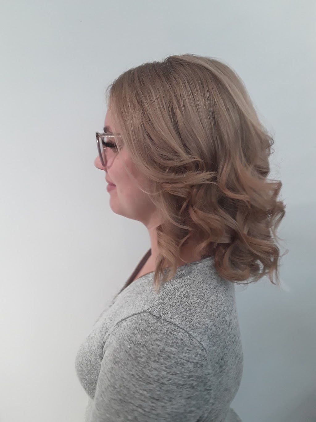 Salon de coiffure Andréanne | 825 Rue des Lievres, Farnham, QC J2N 3C6, Canada | Phone: (438) 863-5348