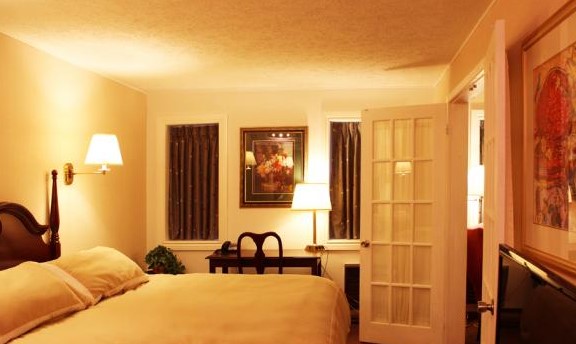 Travellers Inn Hanover | 244 7th Ave, Hanover, ON N4N 1B6, Canada | Phone: (800) 801-8398
