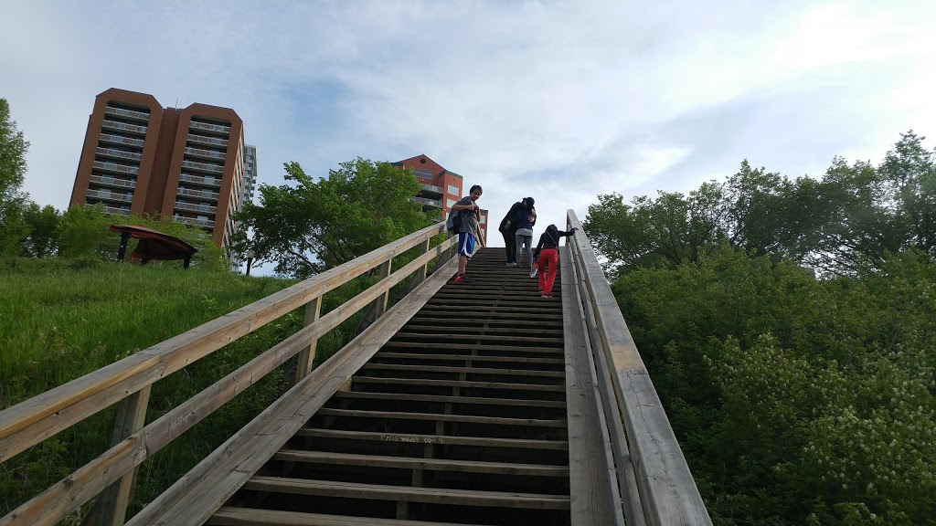 Royal Glenora Overflow Parking Lot | River Road Northwest, Edmonton, AB T5K, Canada