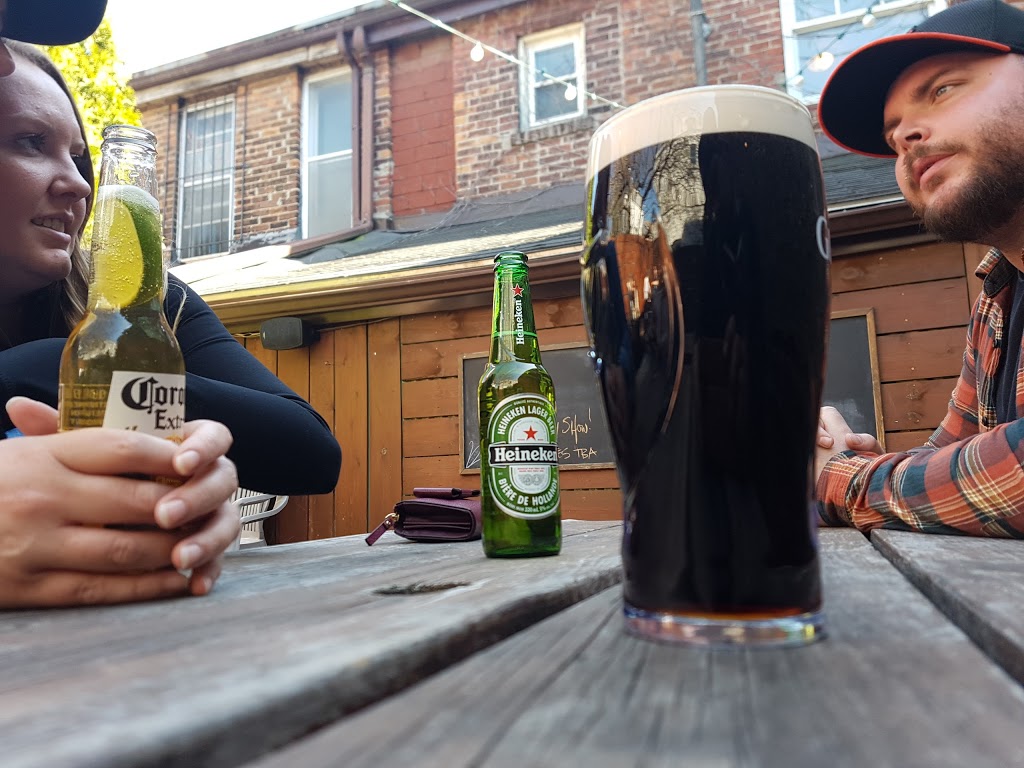 Cloak & Dagger Irish Pub | 394 College St, Toronto, ON M5T 1S7, Canada | Phone: (647) 436-0228
