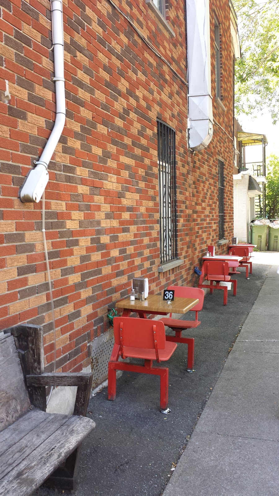 Dépanneur Le Pick Up | 7032 Rue Waverly, Montréal, QC H2S 3J2, Canada | Phone: (514) 271-8011