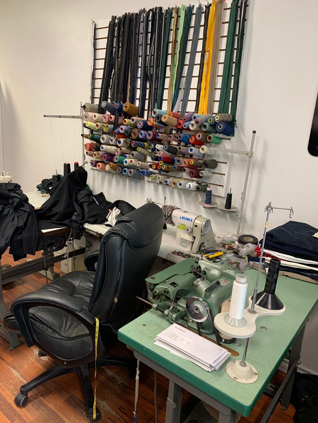 Xpress Dry Cleaners and Alterations | 115 Maurice Dr, Oakville, ON L6K 2W6, Canada | Phone: (905) 339-1892