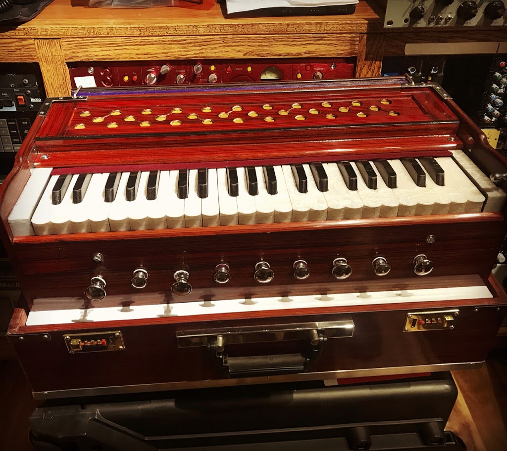 Longia Music House | 91 Valleycreek Dr, Brampton, ON L6P 2C8, Canada | Phone: (905) 676-0233