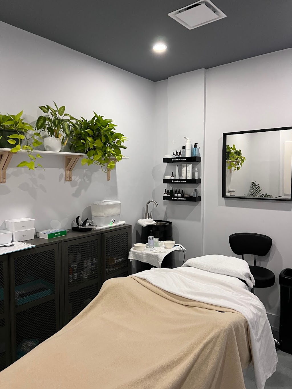 Xolo | 1052 B Kingston Rd, Toronto, ON M4E 1T4, Canada | Phone: (416) 691-9656