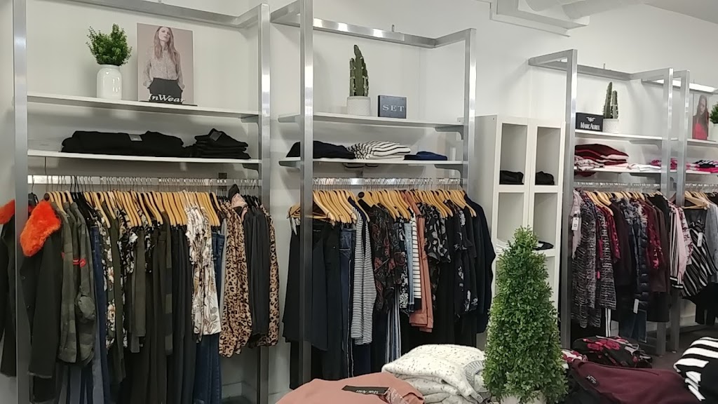 Ashfields Fine Clothes | 1425 King St N, St. Jacobs, ON N0B 2N0, Canada | Phone: (519) 664-1231
