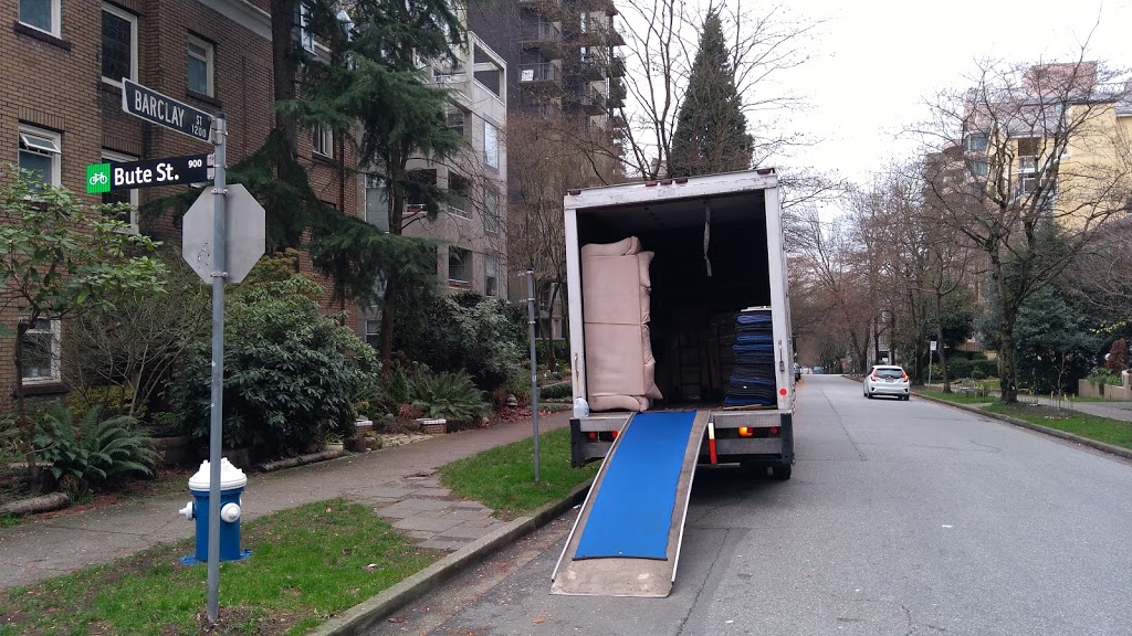 Moving Company Burnaby - Movers - Signature Moving | 306-7227 Balmoral St, Burnaby, BC V5E 1J6, Canada | Phone: (778) 325-6683