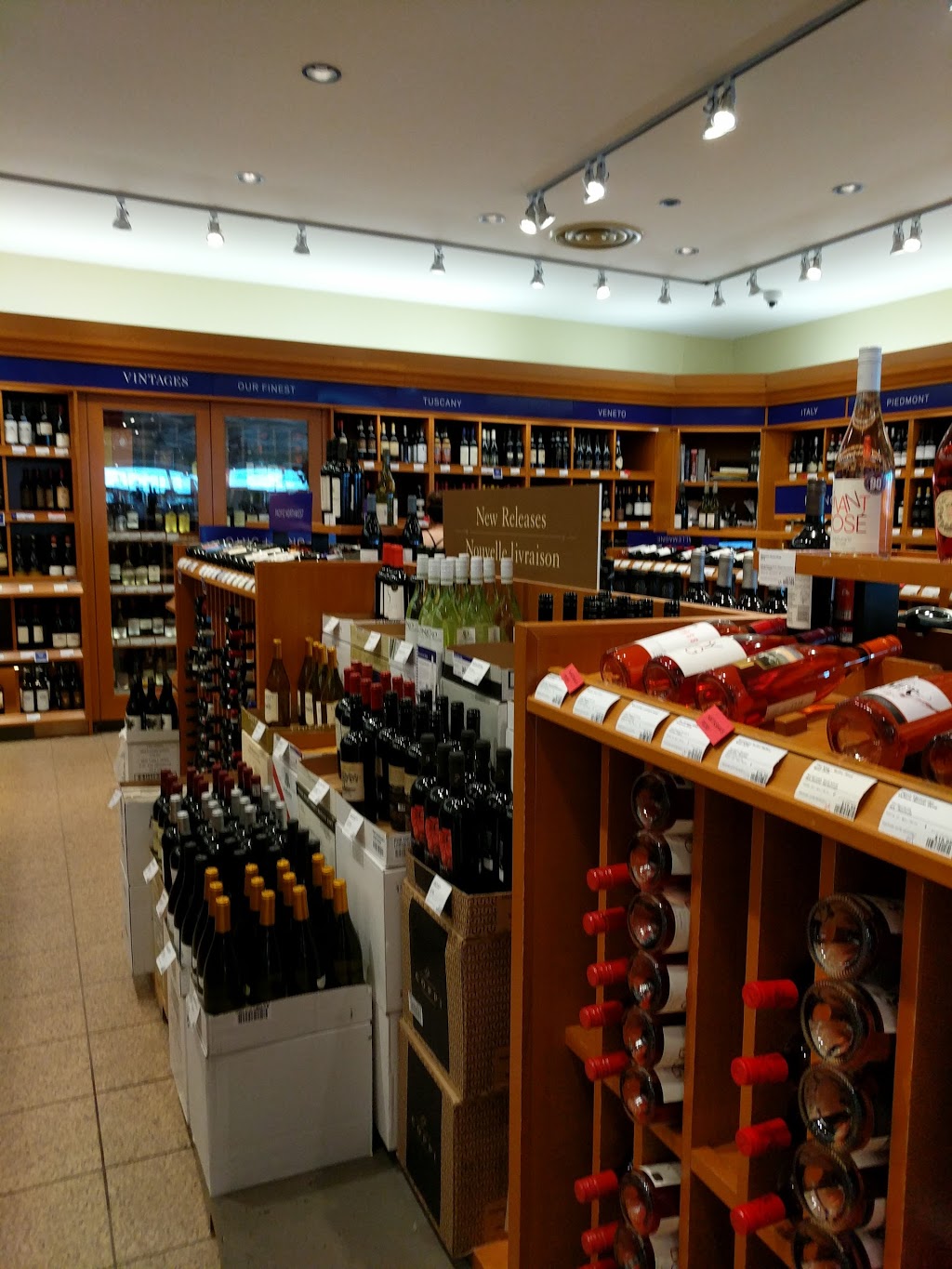 LCBO | 251 Oak Walk Dr, Oakville, ON L6H 6M3, Canada | Phone: (905) 257-6300