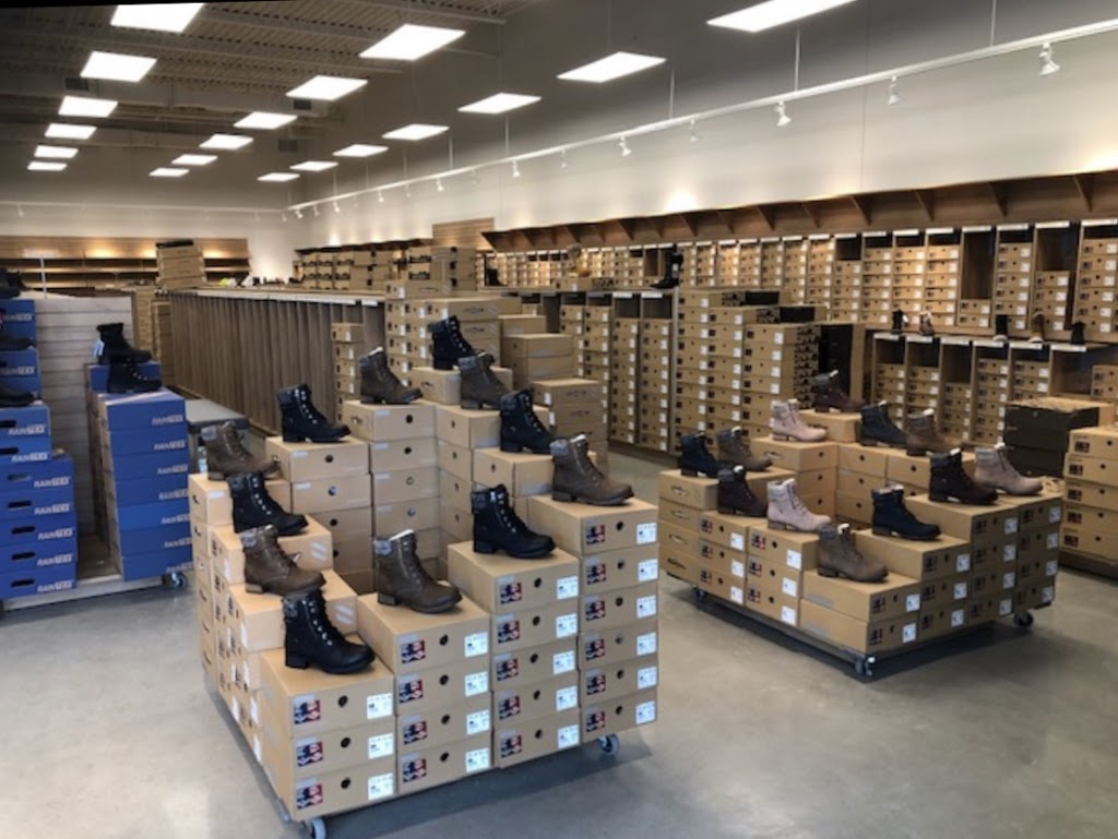 Chaussures Yellow | SmartCentres Blainville, 1375 Boulevard Michèle-Bohec LOCAL 105, Blainville, QC J7C 0M4, Canada | Phone: (450) 420-8513