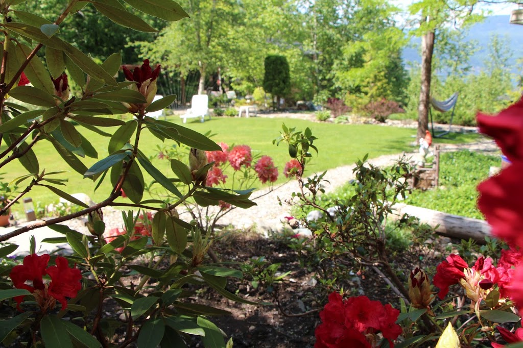 Selah Retreat Bed and Breakfast | 2847 Walsh Rd, Sorrento, BC V0E 2W1, Canada | Phone: (250) 434-4565