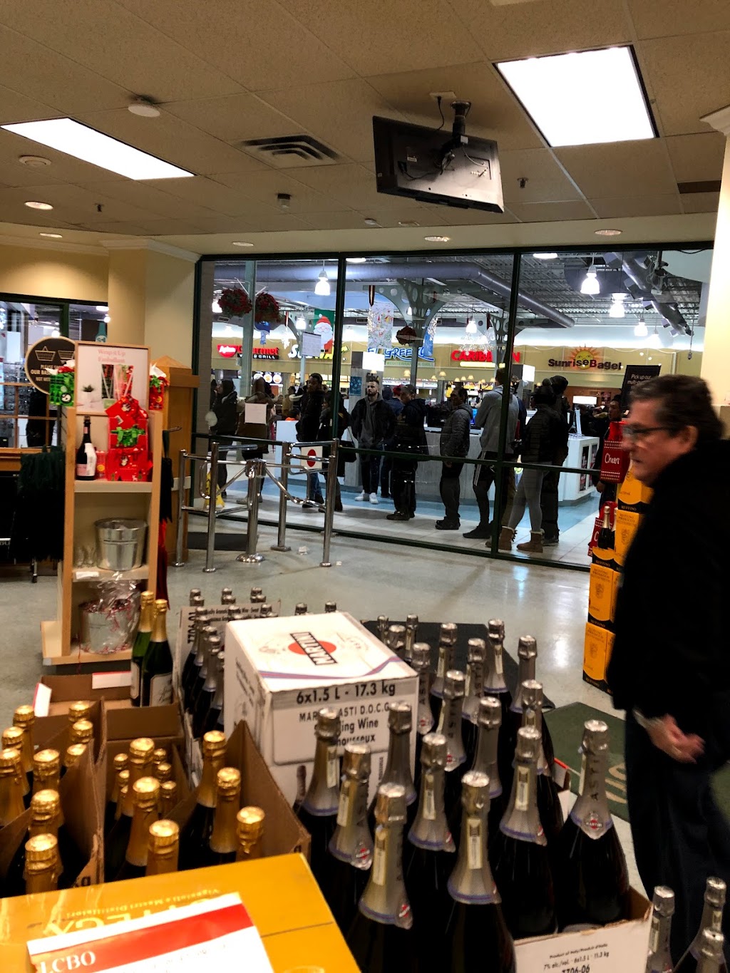 LCBO | Albion Mall, 1530 Albion Rd, Etobicoke, ON M9V 1B4, Canada | Phone: (416) 740-1857