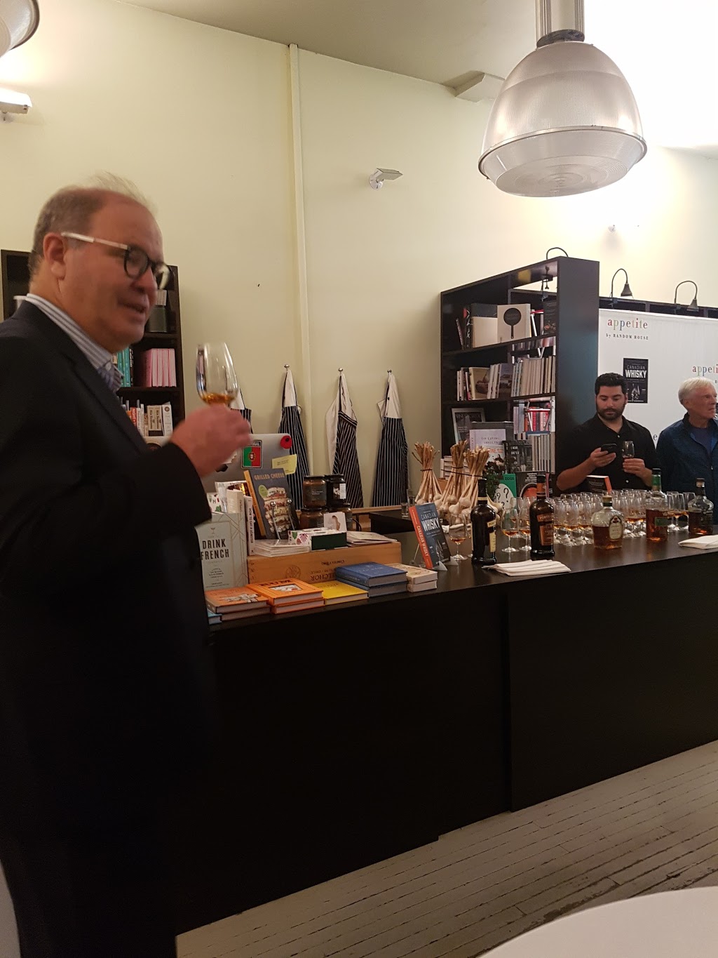 Appetite For Books | 388 Avenue Victoria, Westmount, QC H3Z 2N4, Canada | Phone: (514) 369-2002