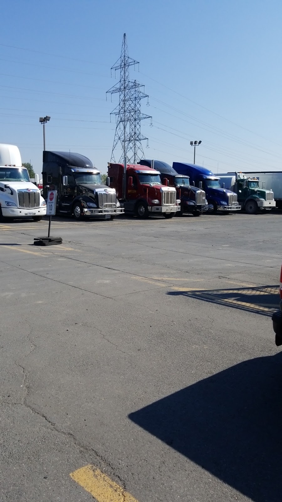 Camions Excellence Peterbilt | 1041 Rue Nobel, Sainte-Julie, QC J3E 1Z4, Canada | Phone: (450) 649-3221