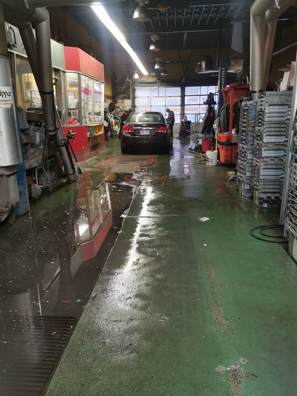Couture Lave Auto | 4270 Rue Ontario E, Montréal, QC H1V 1K3, Canada | Phone: (514) 259-6422