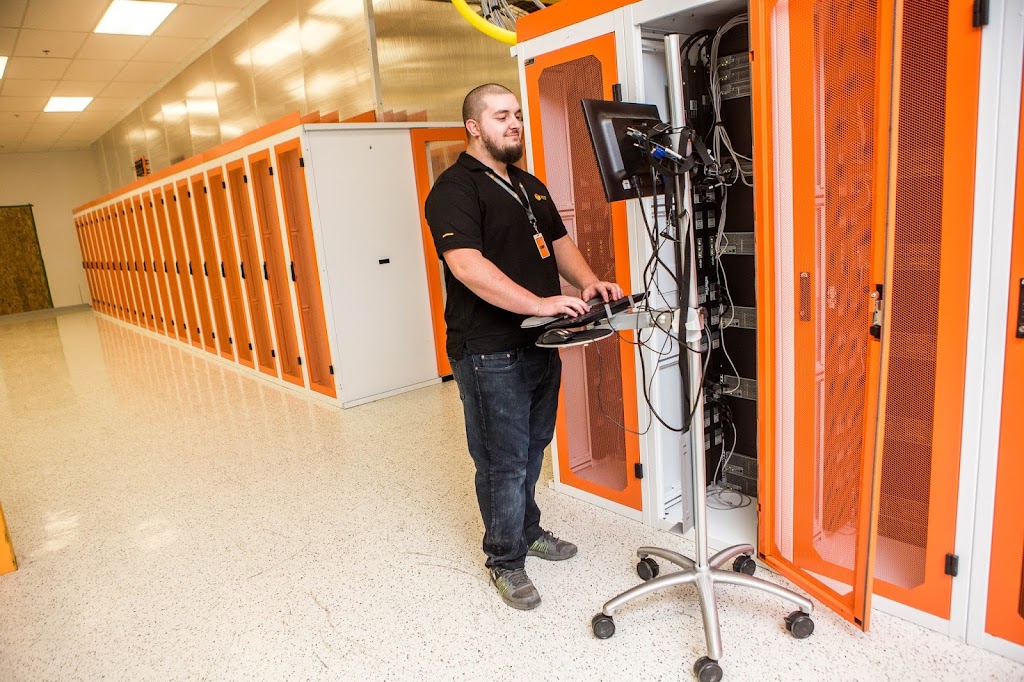 Compass Datacenters Montréal Office 8501 Rue Elmslie, LaSalle, QC H8N