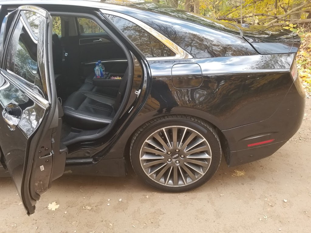 Mississauga Airport Limo Service | 995 Francine Cres, Mississauga, ON L5V 0E2, Canada | Phone: (416) 779-9978