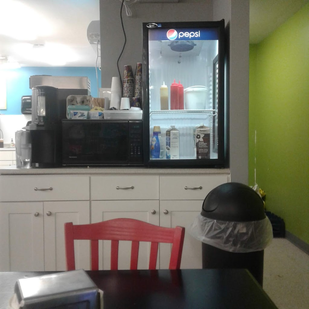 D&W Swinimers Convenience | 4150 Nova Scotia Trunk 1, Windsor, NS B0N 2T0, Canada | Phone: (902) 798-8952