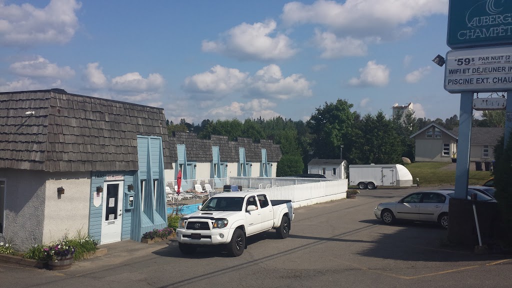 Auberge Champetre | 1435 Boulevard Sainte Adèle, Sainte-Adèle, QC J8B 2N6, Canada | Phone: (450) 229-3533