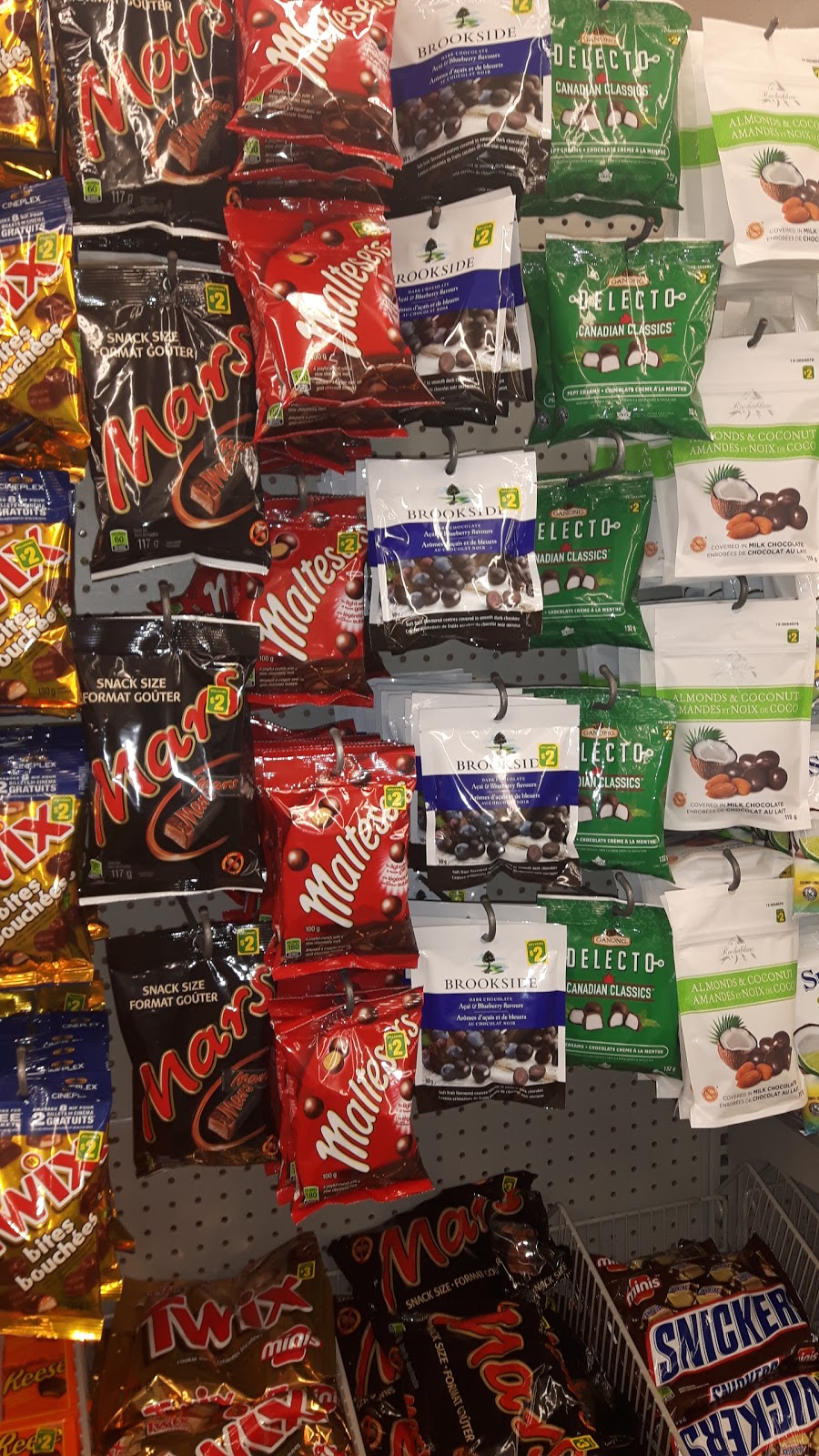 Dollarama | 15260 Yonge St, Aurora, ON L4G 1N4, Canada | Phone: (905) 751-0517