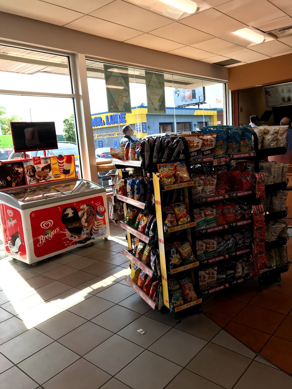 Circle K | 2370 Lawrence Ave E, Scarborough, ON M1P 2R5, Canada | Phone: (416) 751-2541