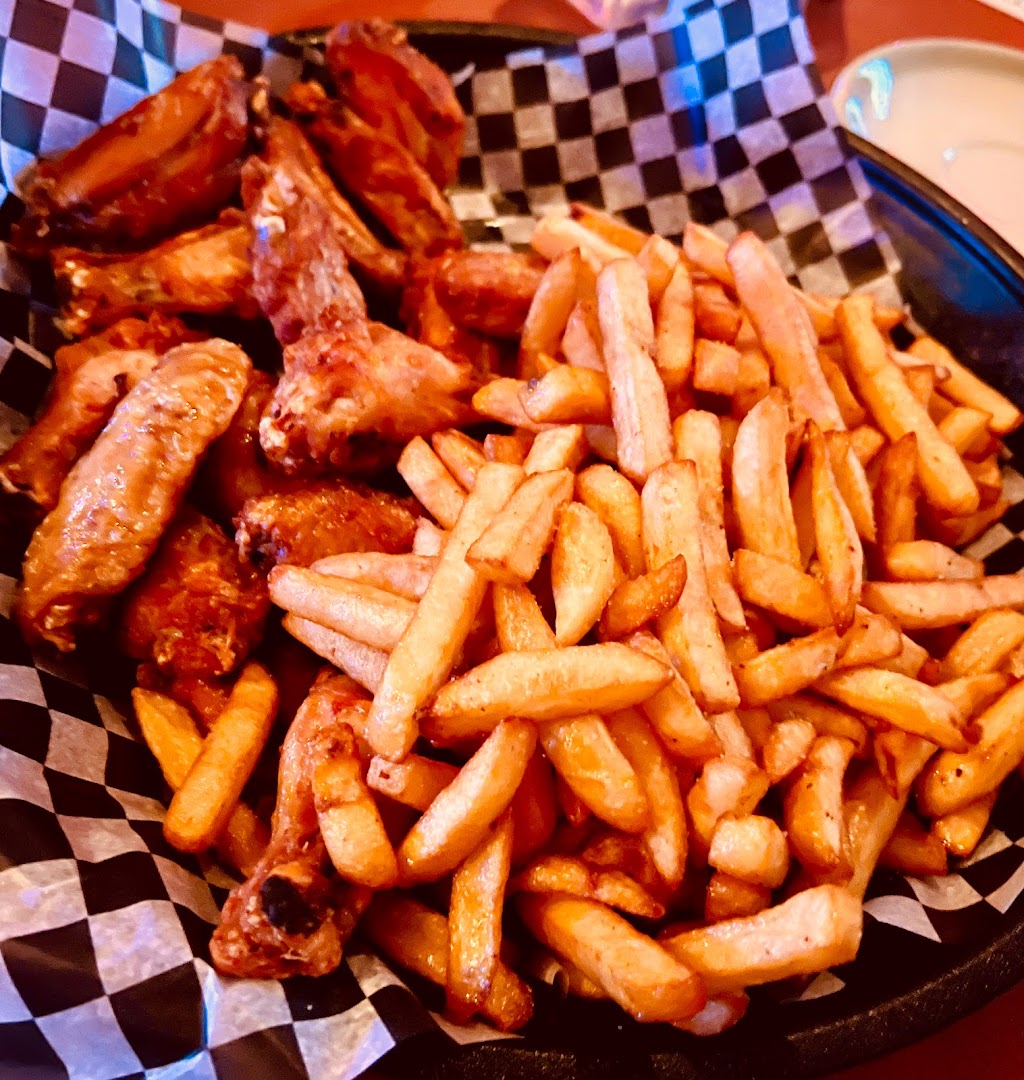 Taram Bar | 93 Rue Principale, Antoine-Labelle, QC J0X 0A6, Canada | Phone: (819) 767-2888