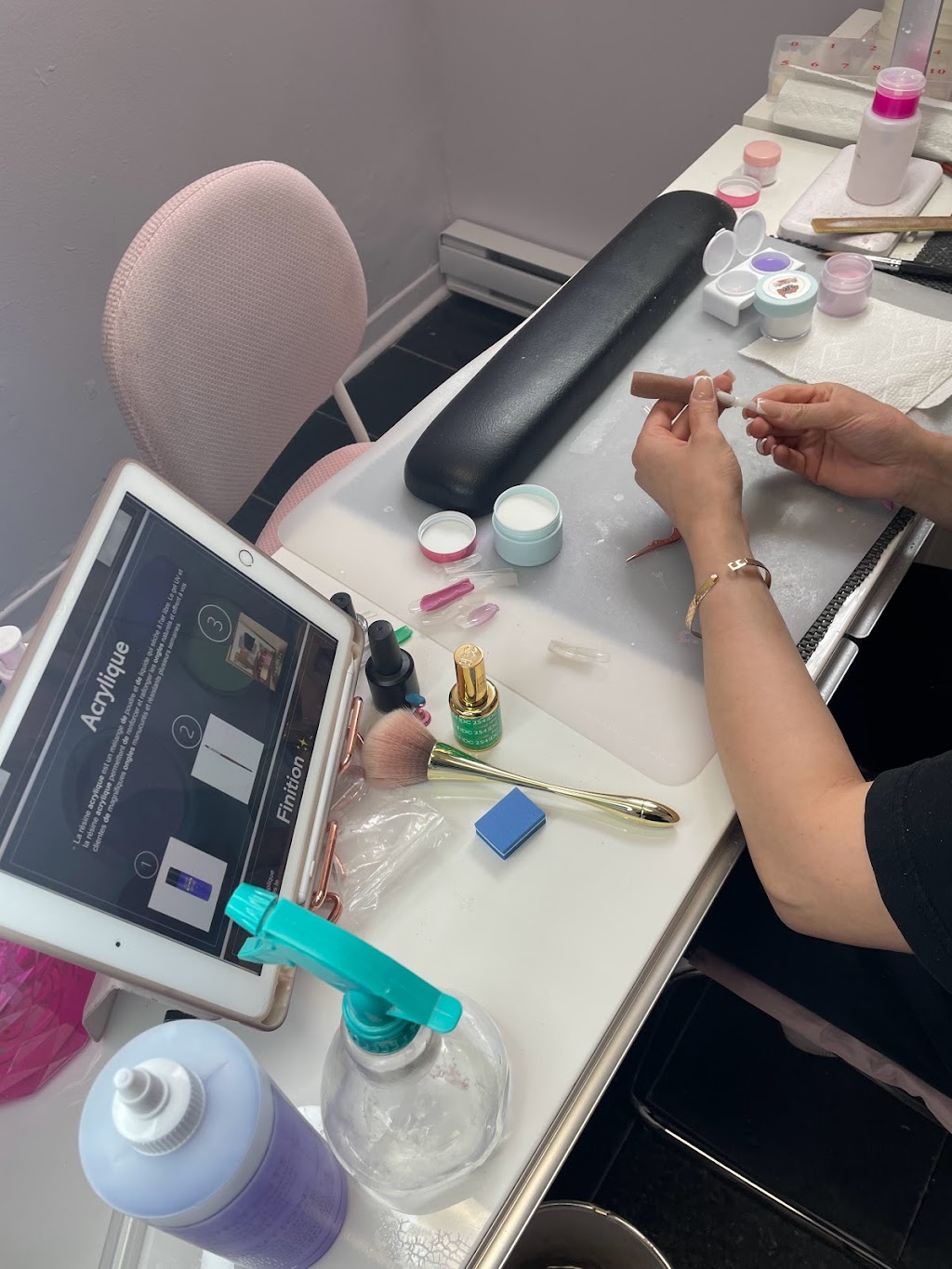 Knails | 3225 Bd Pitfield, Saint-Laurent, QC H4S 1H3, Canada | Phone: (438) 499-7583