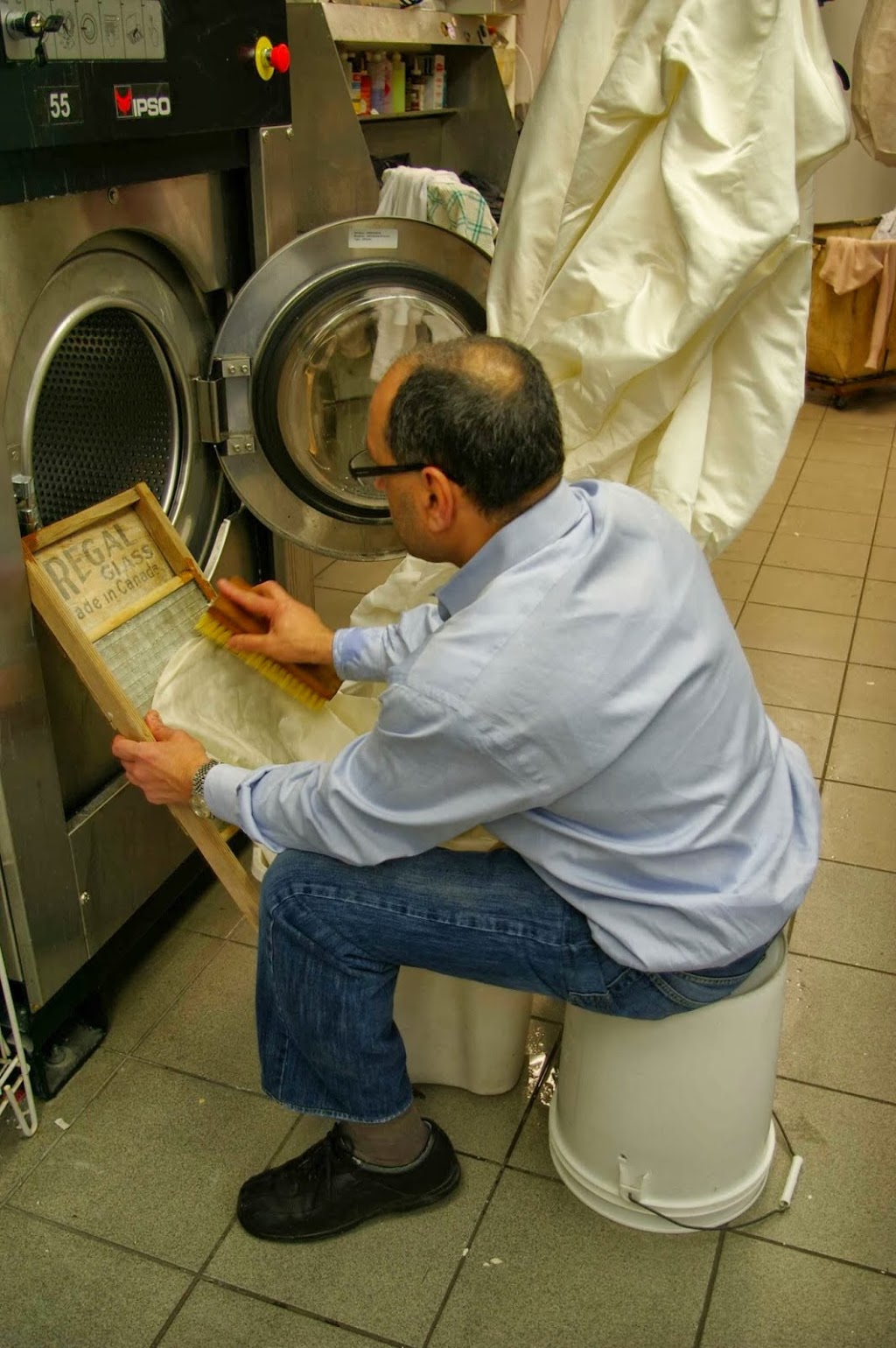 Finchdale Cleaners | 2580 Finch Ave W, North York, ON M9M 2G3, Canada | Phone: (416) 741-2536