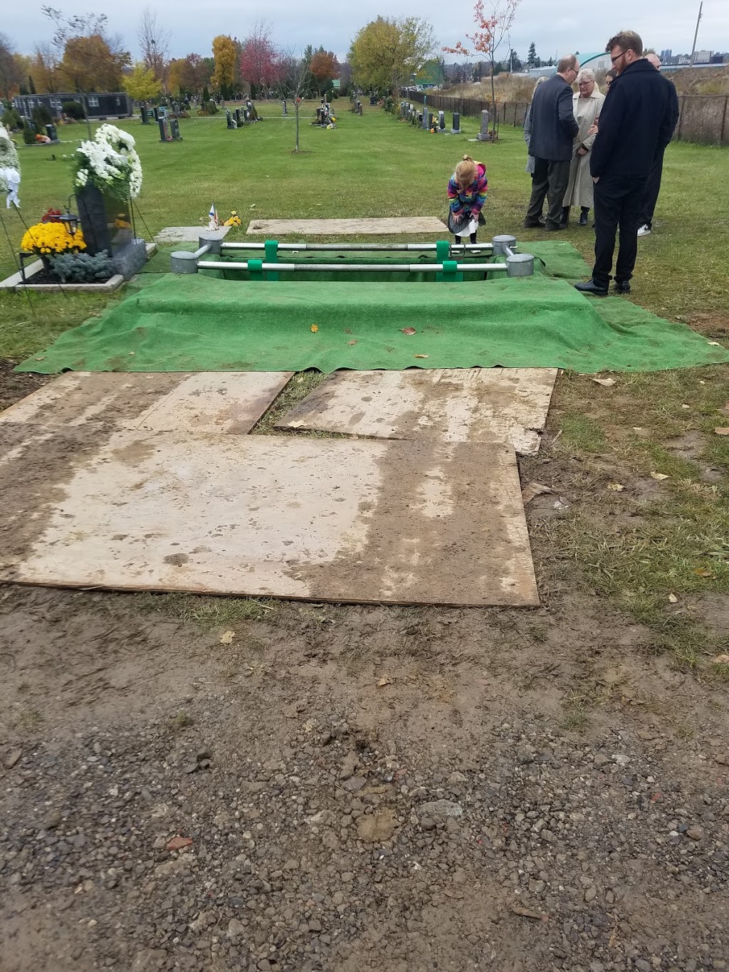 Mount Hamilton Cemetery | 260 Rymal Rd E, Hamilton, ON L9B 1C2, Canada | Phone: (905) 546-4704