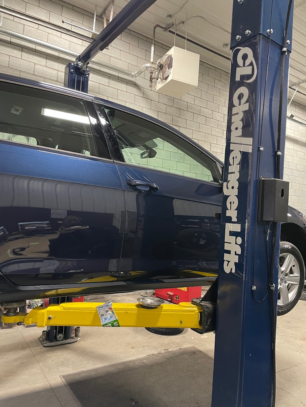 Pneu Bleu (Blue Tire) | 1556 Rue Jean-Lachaîne, Sainte-Catherine, QC J5C 1C2, Canada | Phone: (438) 926-3086
