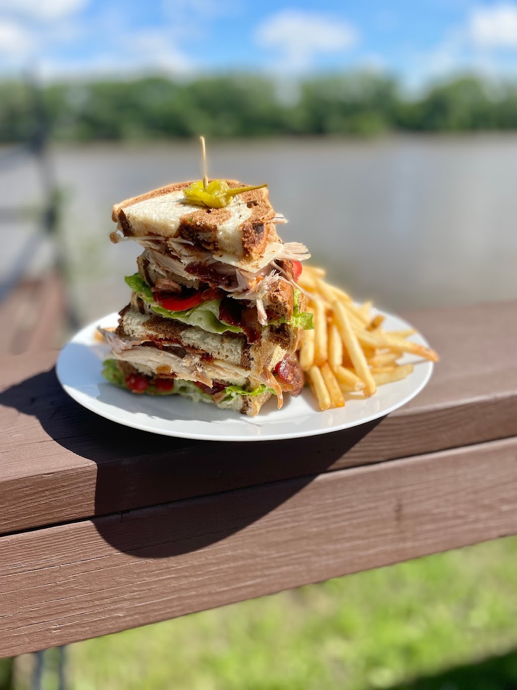Dockside Restaurant and Bar | 90 Kenabeek St, West Saint Paul, MB R4A 1A3, Canada | Phone: (204) 515-6121