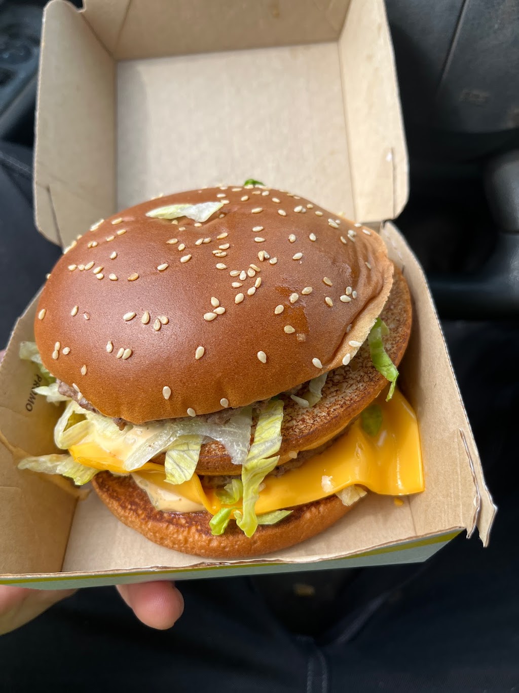 McDonalds | 2320 16 Ave NW, Calgary, AB T2N 4H8, Canada | Phone: (403) 289-9050