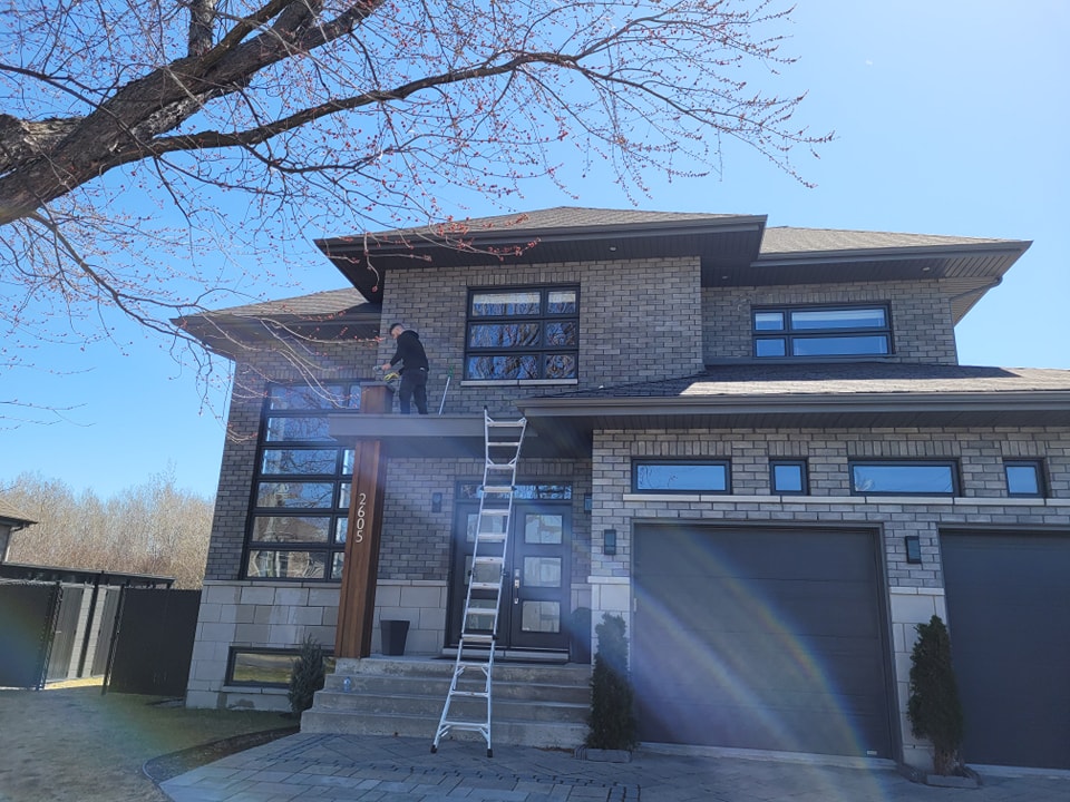 Lavage De Vitres Jacks | 3310 Bd Mountainview #5, Longueuil, QC J3Y 5N5, Canada | Phone: (514) 970-6207