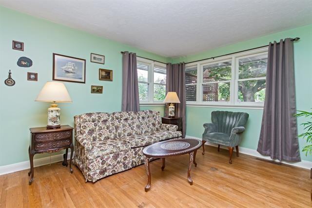 Angel Lyons - Real Estate Agent | 475 Main St E, Milton, ON L9T 1R1, Canada | Phone: (905) 691-6147